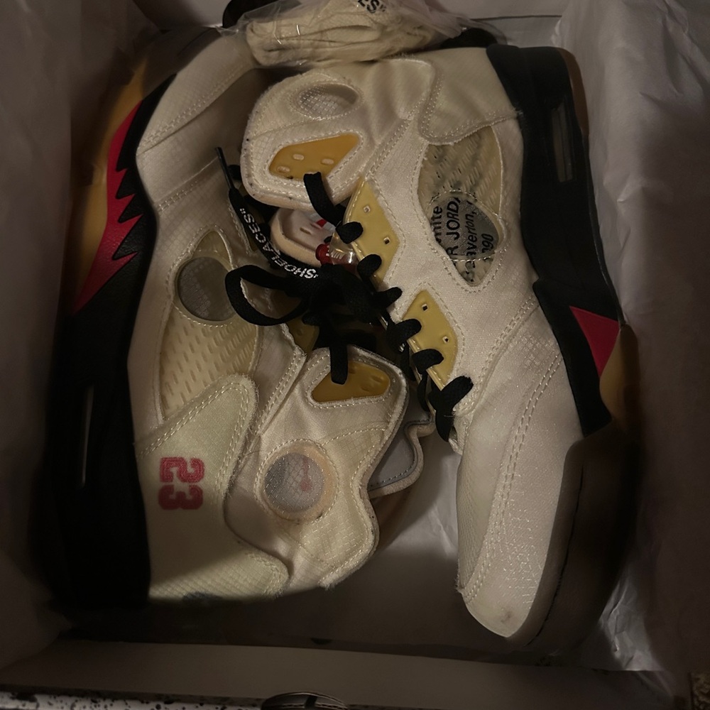 Off White x Air Jordan 5 Retro - Size 11